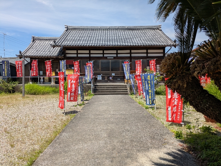 本堂前.jpg